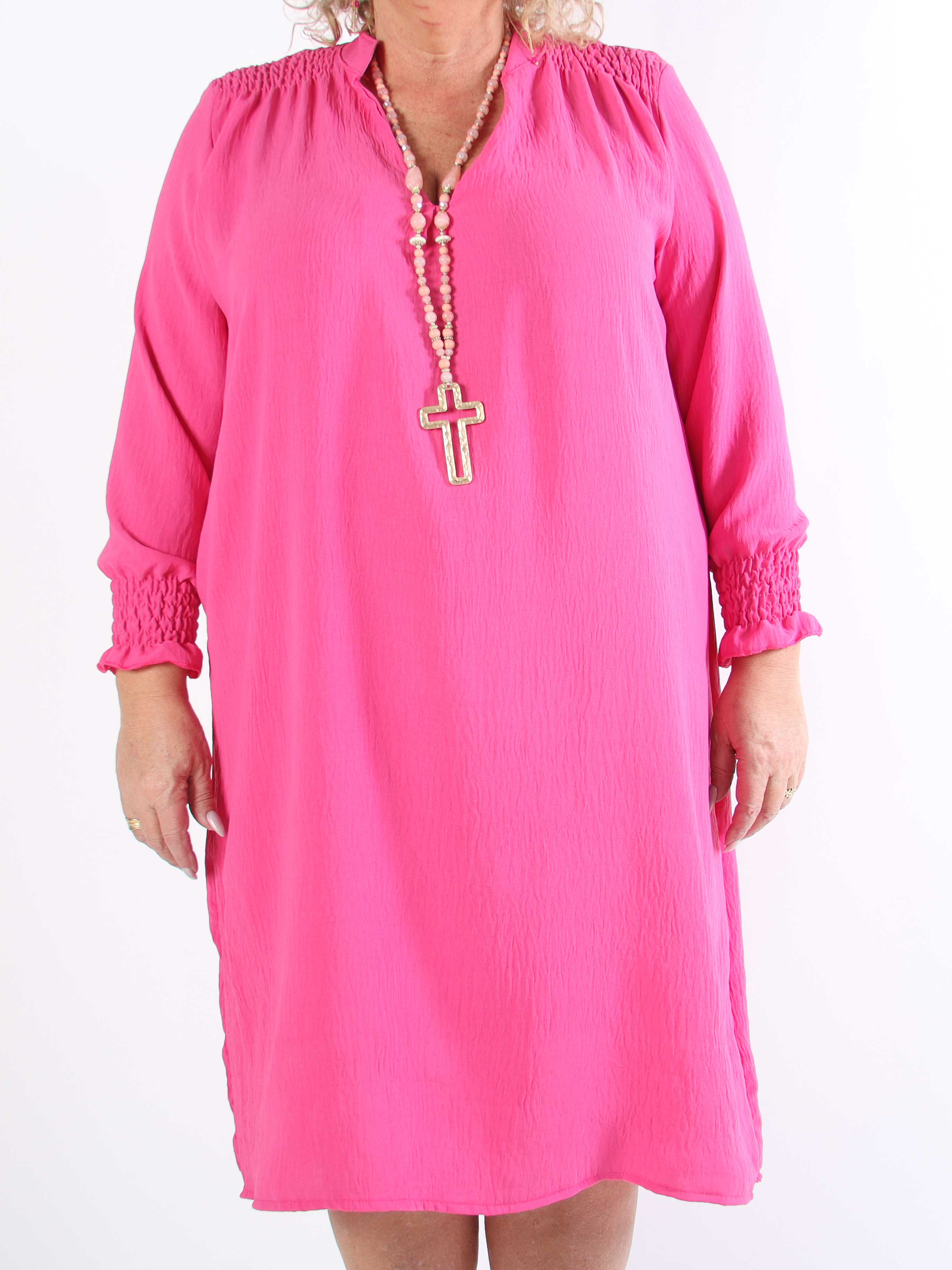 Marisol - Sød plus size kjole med smock og v-udskæring